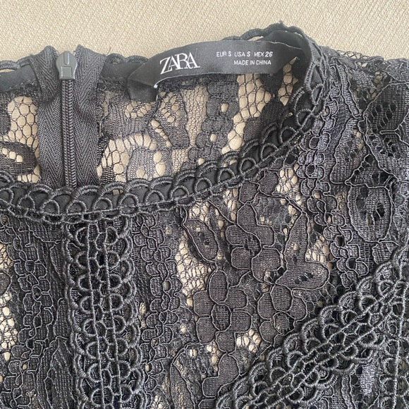 Beautiful black lace blouse with scalloped edges from Zara - Picture 4 of 6